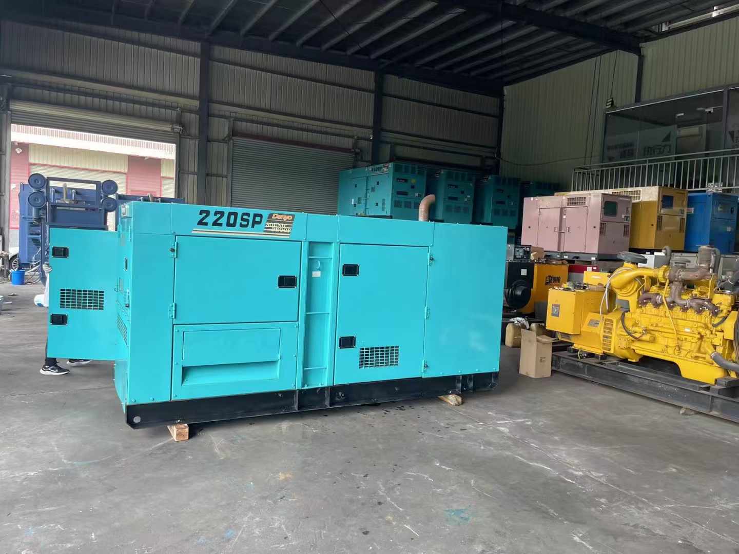 长丰镇柴油发电机组长期不间断运行时，如何监控其温度和压力？