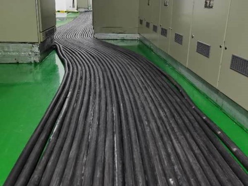 长丰镇如何根据理论计算公式计算温度对特定电压测量结果的影响？